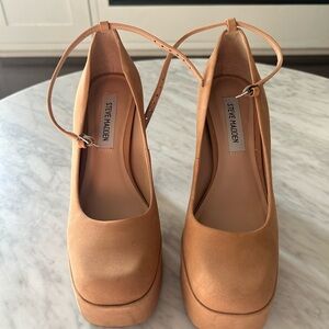 Steve Madden Camel Platform Pumps